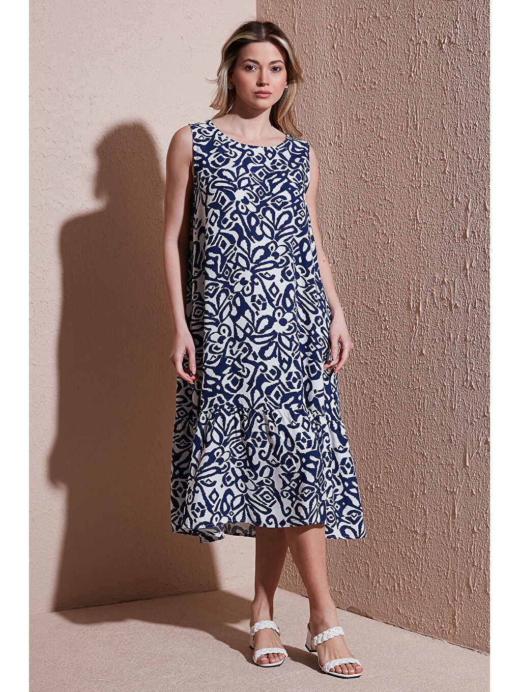 Mavi Standart Fit Bisiklet Yaka Desenli Midi Boy Elbise 25Y0458K1