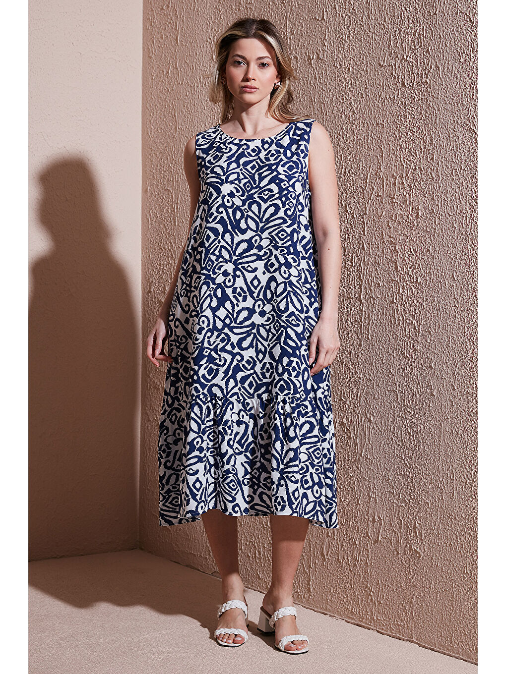 Mavi Standart Fit Bisiklet Yaka Desenli Midi Boy Elbise 25Y0458K1-2