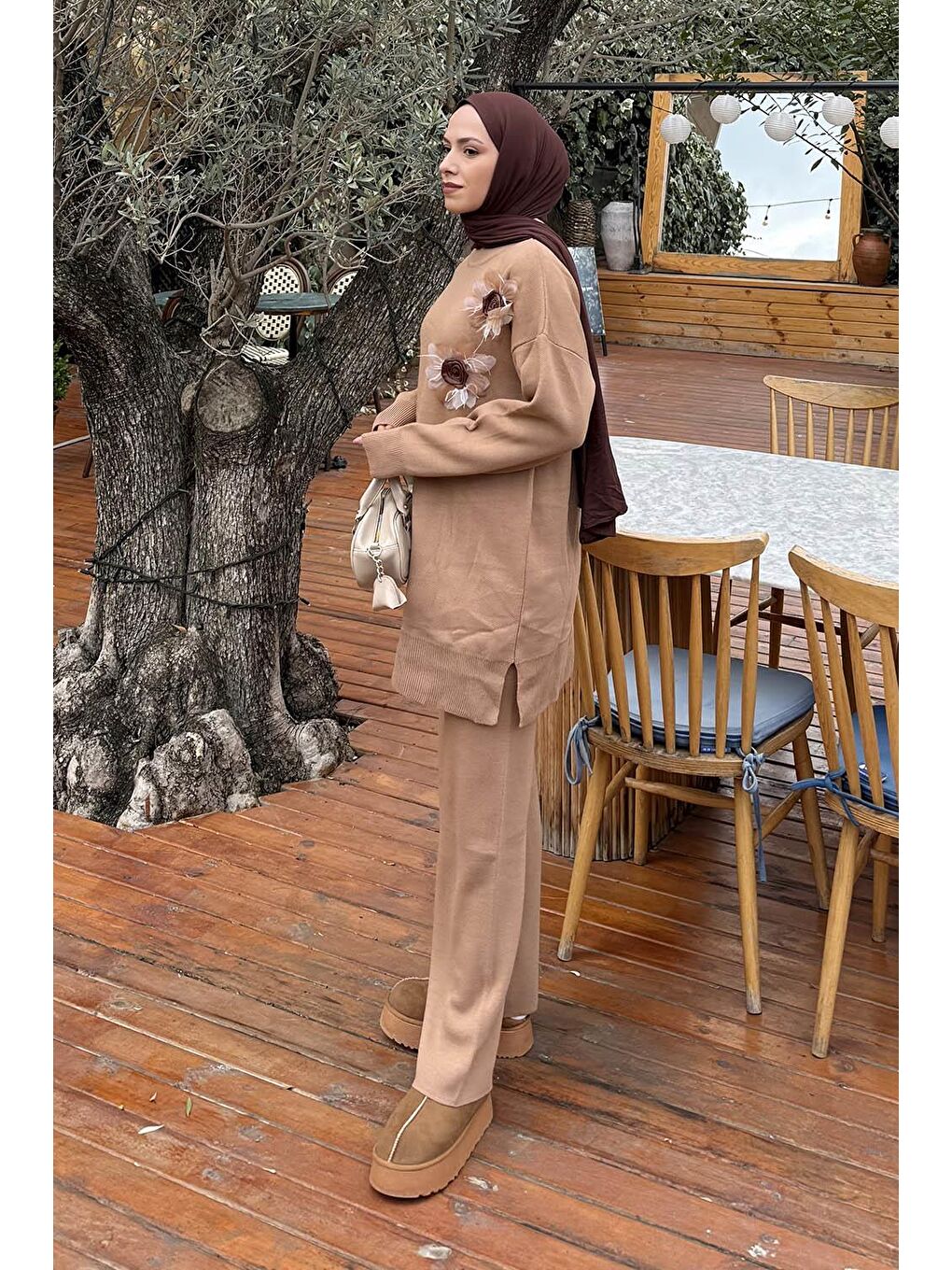 Kahverengi Aksesuarlı Triko Takım Camel-1