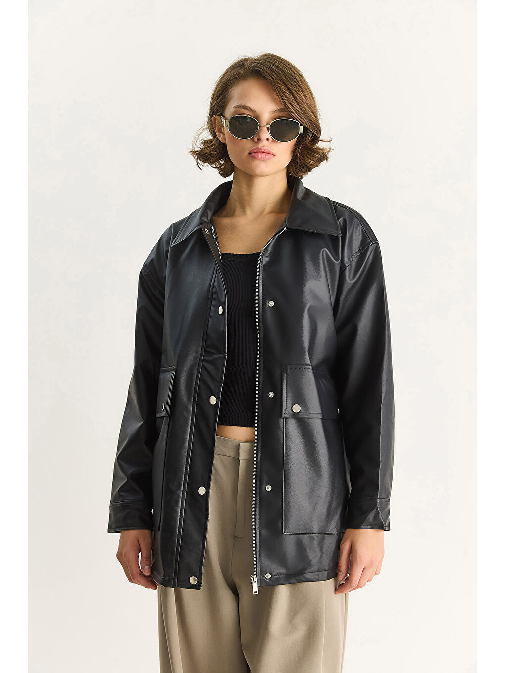 Siyah Kadın Oversize Fermuarlı Büyük Cep Detaylıb Astarlı Suni Deri Ceket-1