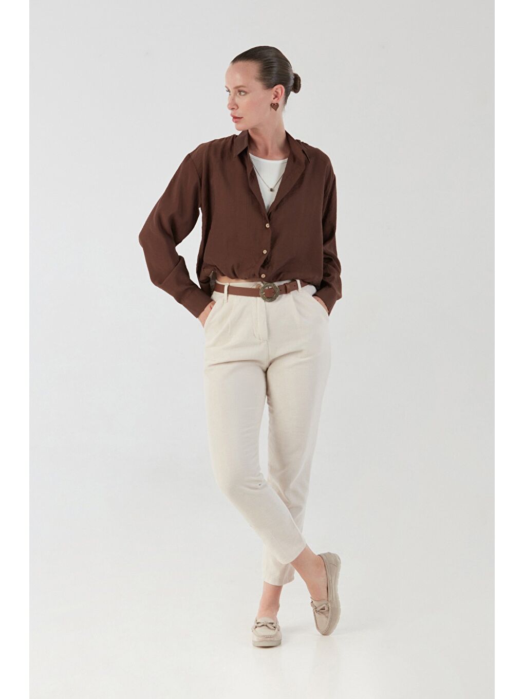 Kahverengi Basic Body Detaylı Kolyeli Gömlek-1