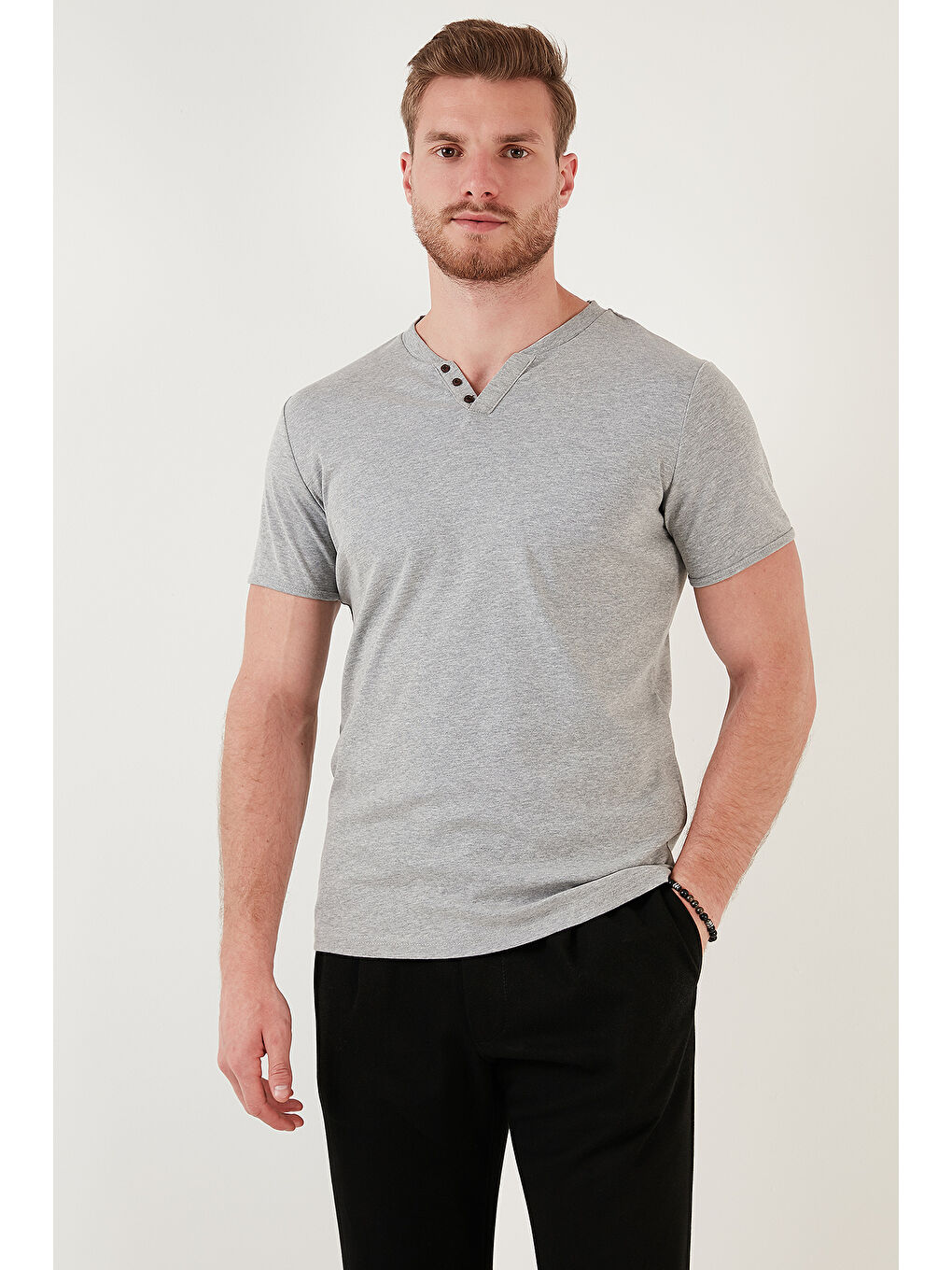 Gri Pamuklu Düğme Detaylı Slim Fit V Yaka 3'lü Paket T Shirt 5902122S3-1