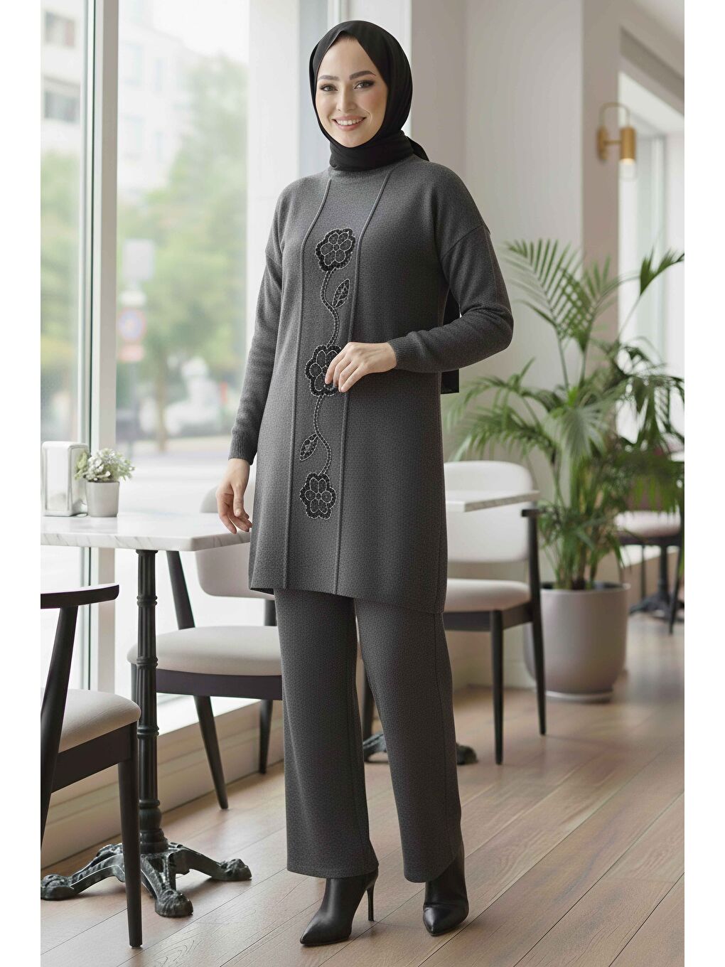 Çiçek Pul Detaylı Triko İkili Takım Antrasit - 28126-ANTRASIT
