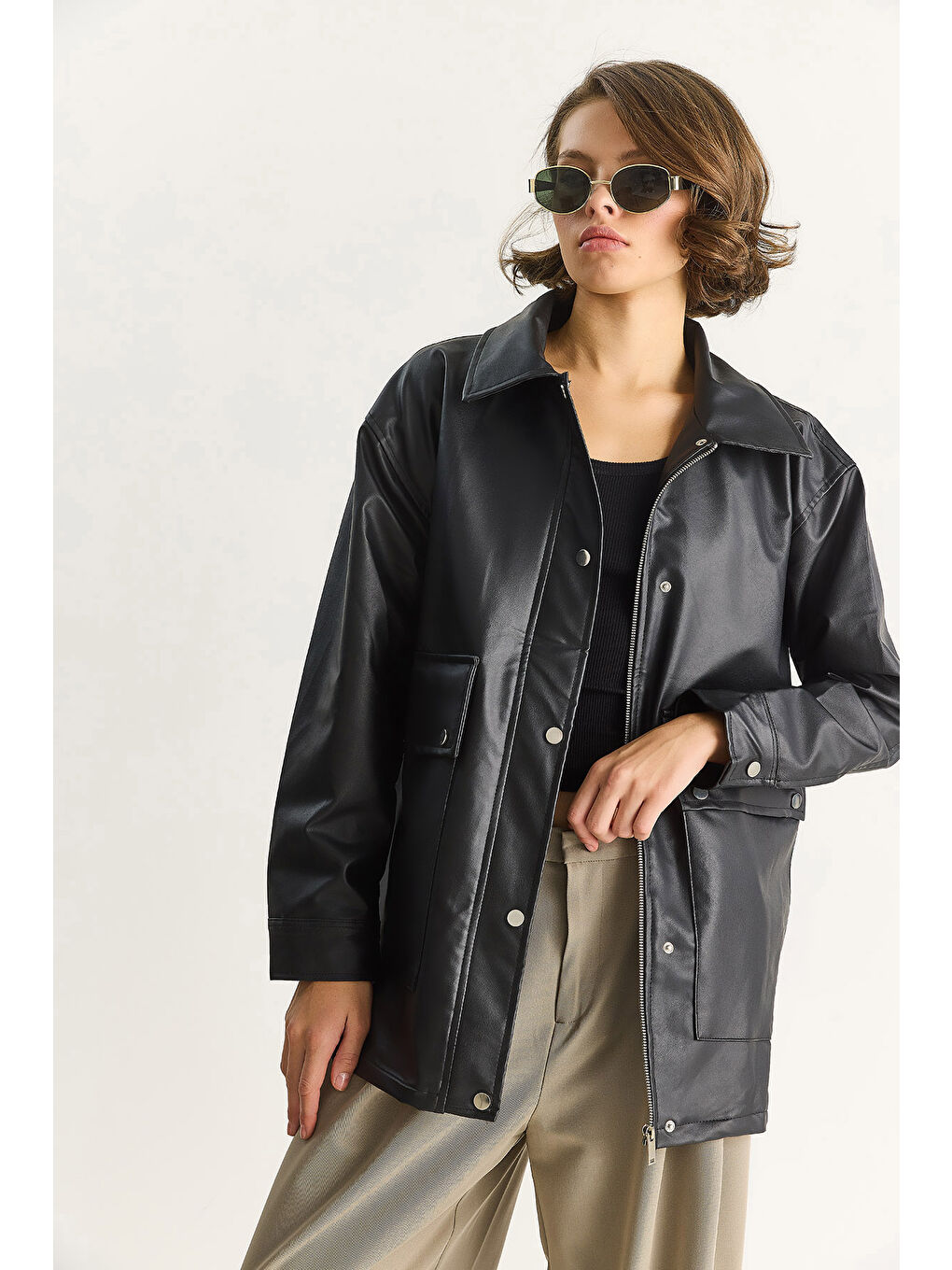 Siyah Kadın Oversize Fermuarlı Büyük Cep Detaylıb Astarlı Suni Deri Ceket-3