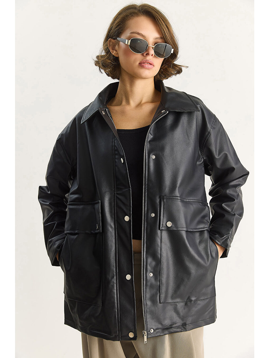 Siyah Kadın Oversize Fermuarlı Büyük Cep Detaylıb Astarlı Suni Deri Ceket-4