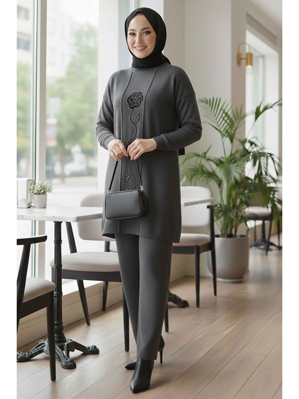 Çiçek Pul Detaylı Triko İkili Takım Antrasit - 28126-ANTRASIT-1
