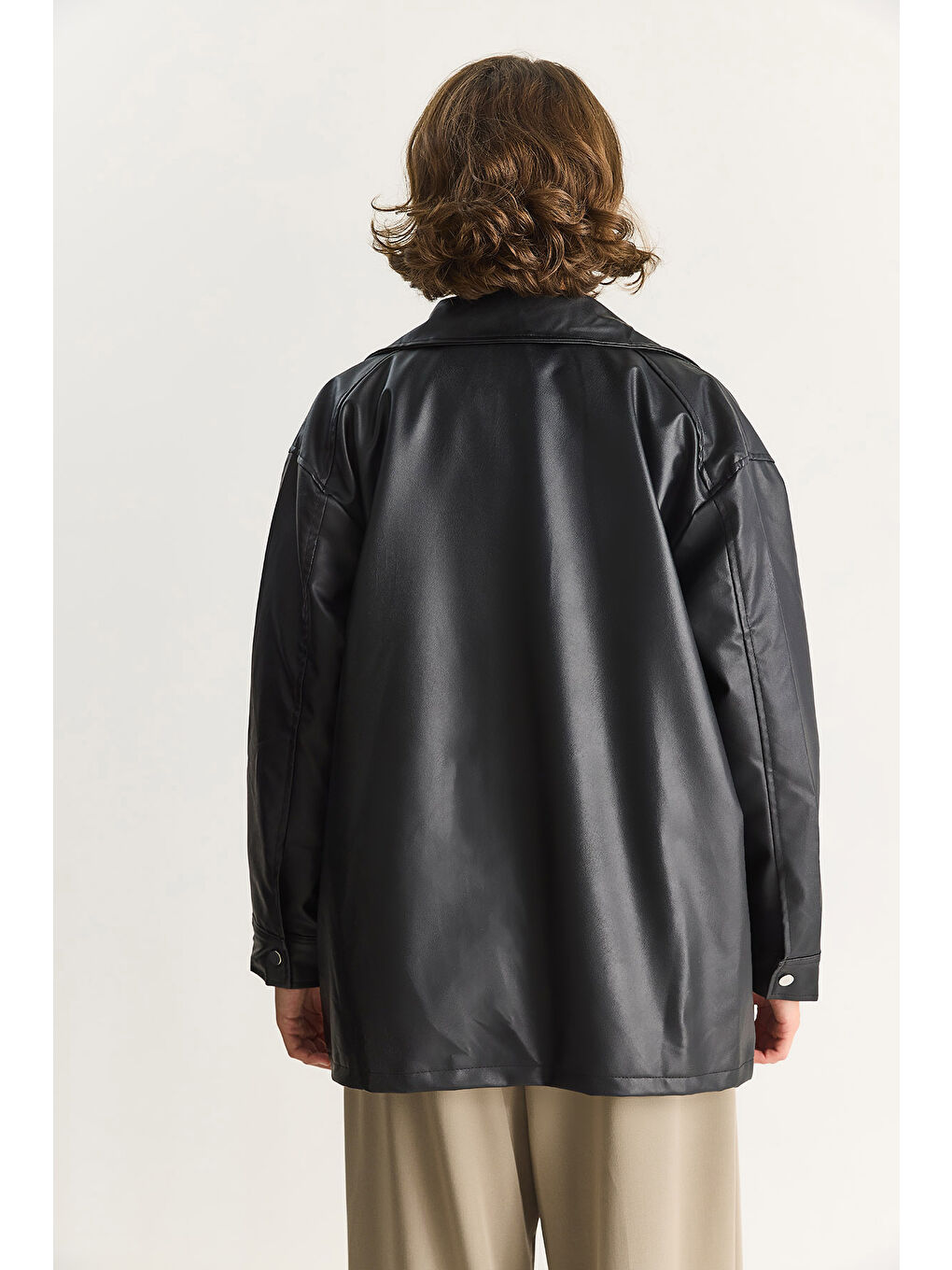 Siyah Kadın Oversize Fermuarlı Büyük Cep Detaylıb Astarlı Suni Deri Ceket-7