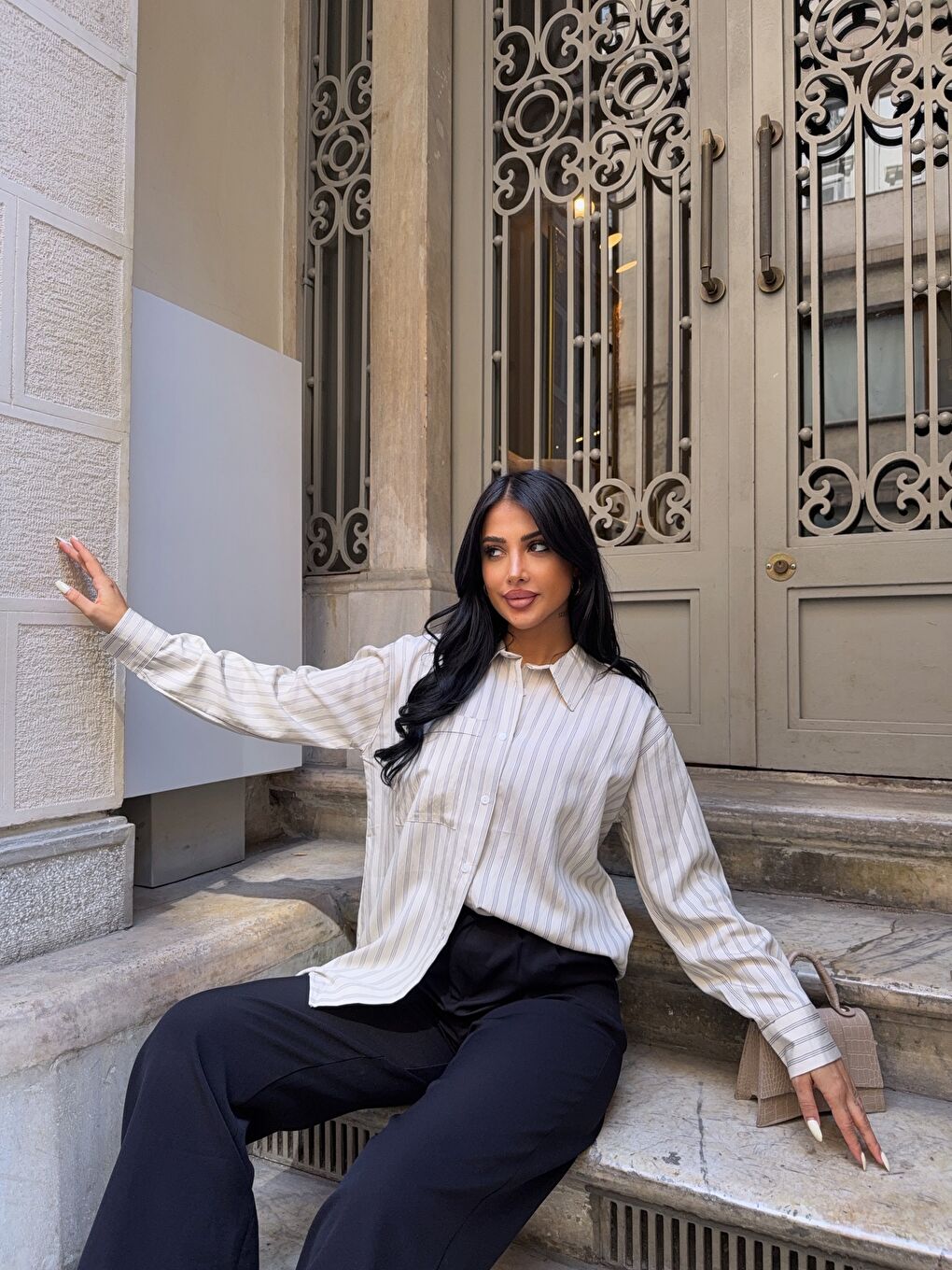 Ekru Çizgili Tek Cep Detay Gömlek-2