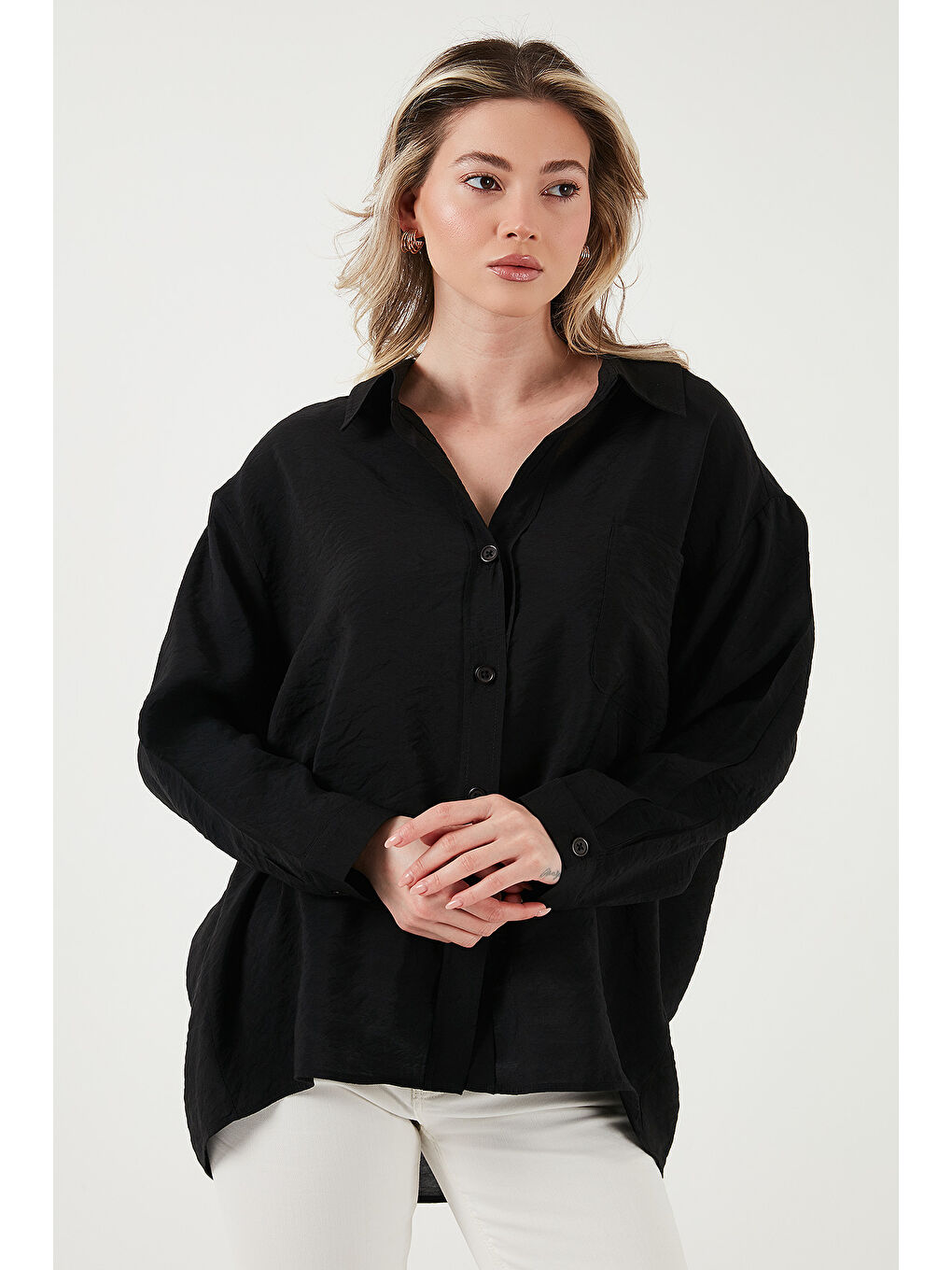 Siyah Oversize Cep Detaylı Uzun Kollu Gömlek 25Y0571K1-1