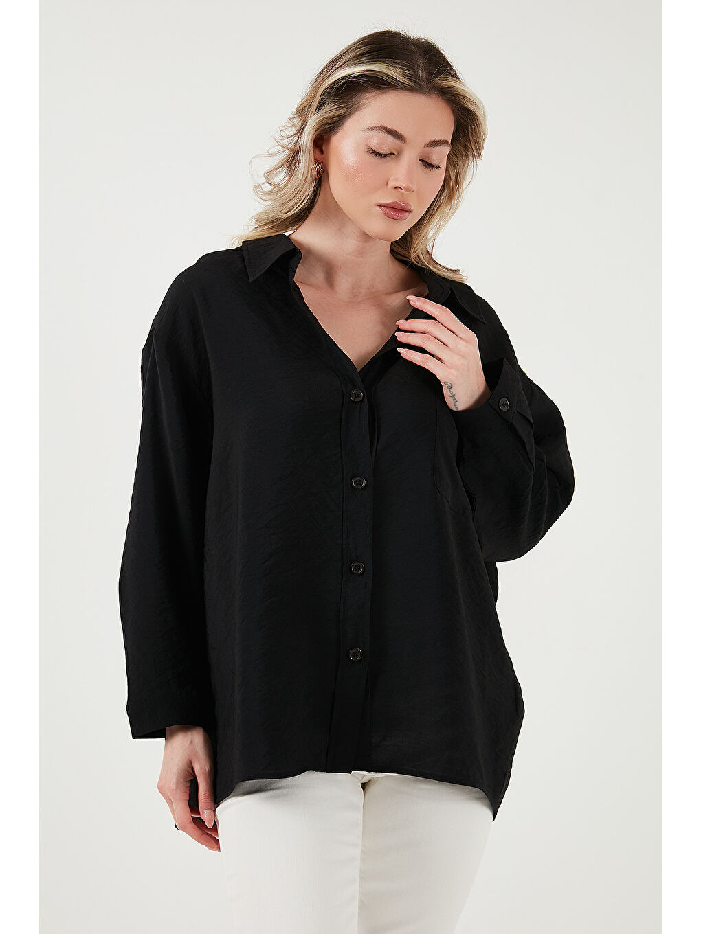 Siyah Oversize Cep Detaylı Uzun Kollu Gömlek 25Y0571K1-2