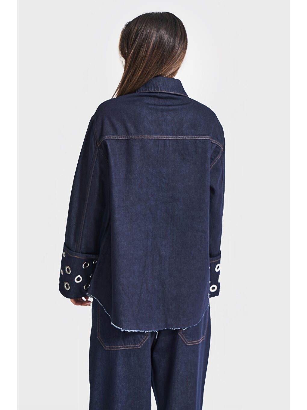 Kadın İndigo Renk 7w5-50 Süper Oversize %100 Pamuk Kuş Gözü Detaylı Tasarım Denim Gömlek Ceket-3