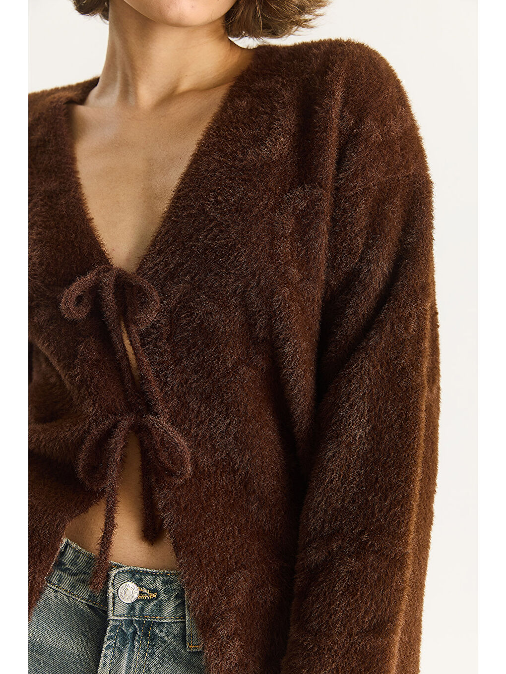 Kahverengi Kadın V Yaka Yumuşak Dokulu Kabartmalı Önden Bağlamalı Pelüş Hırka w-5