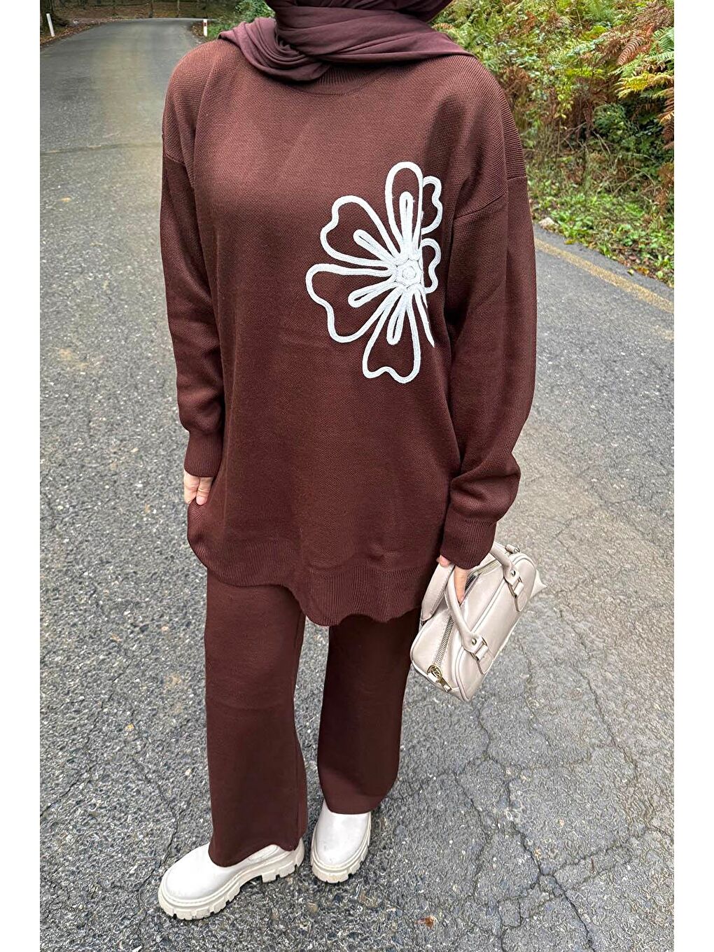 Çiçek Detaylı Triko Takım Acı Kahverengi-2
