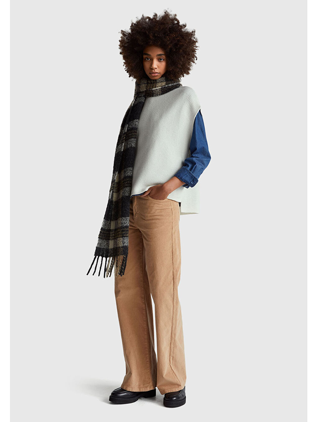 Ekru Kadın Krem Yün Karışımlı Ribana Detaylı Yırtmaçlı Kolsuz Kazak-4