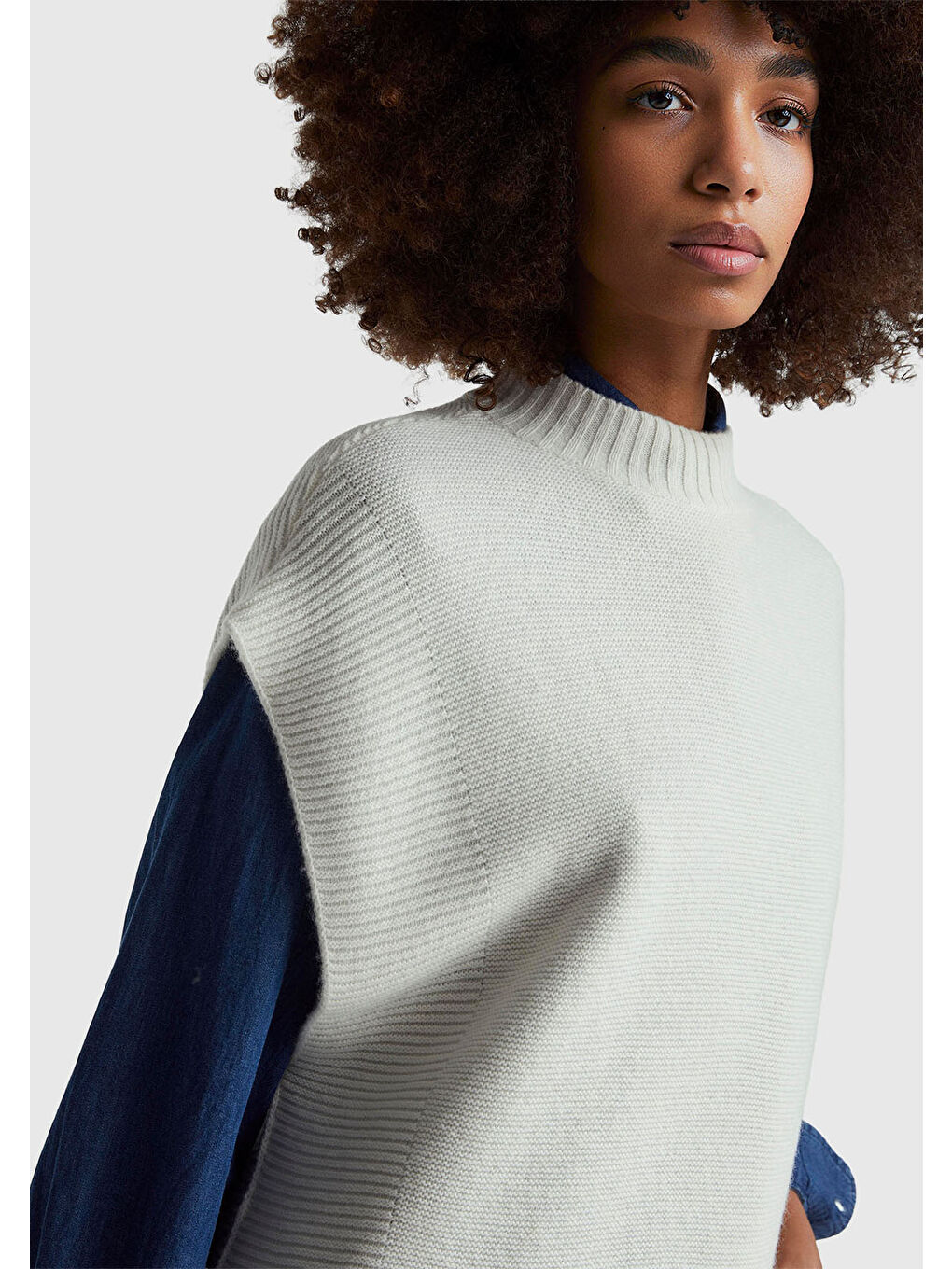 Ekru Kadın Krem Yün Karışımlı Ribana Detaylı Yırtmaçlı Kolsuz Kazak-5