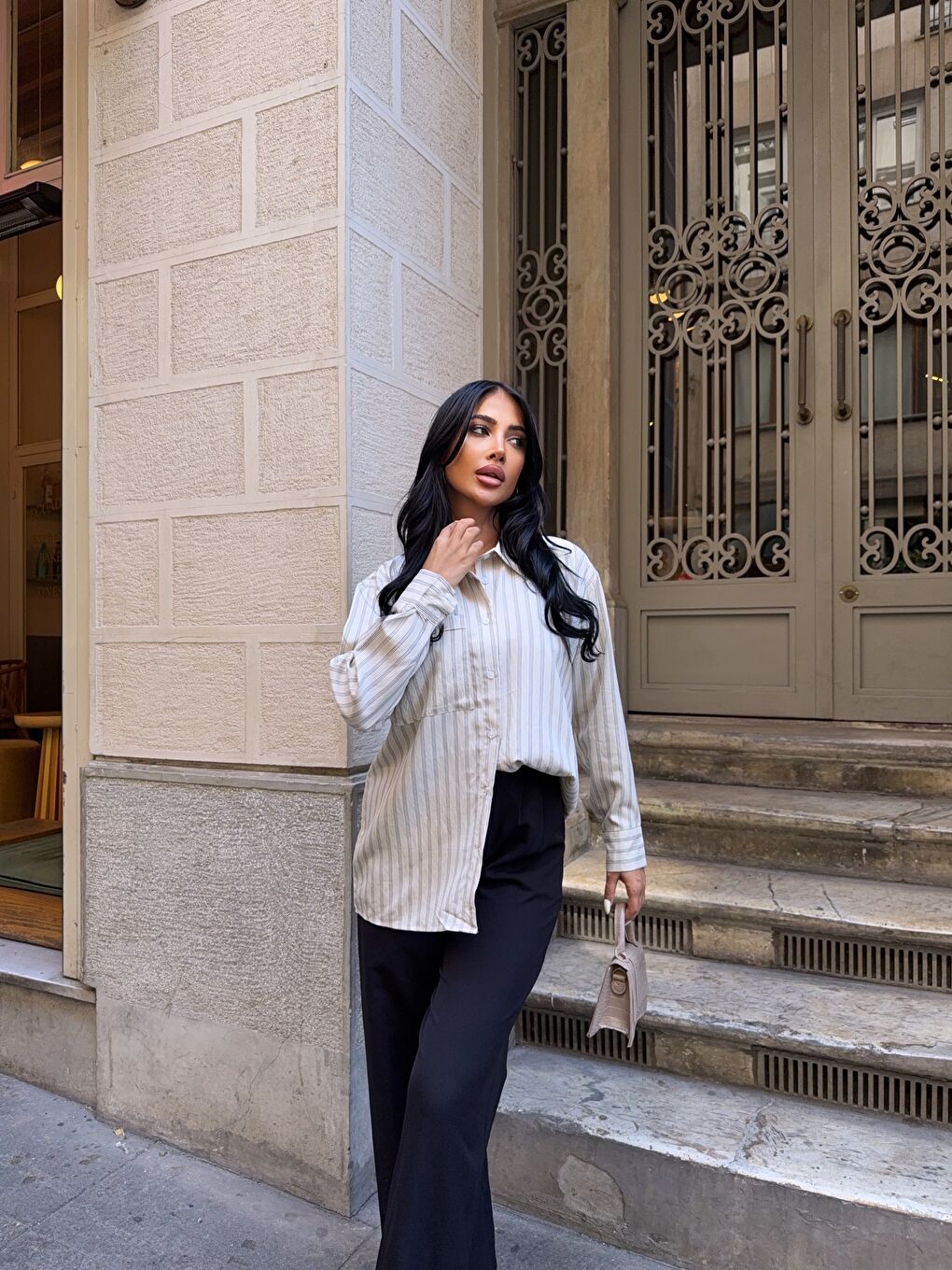 Ekru Çizgili Tek Cep Detay Gömlek-3