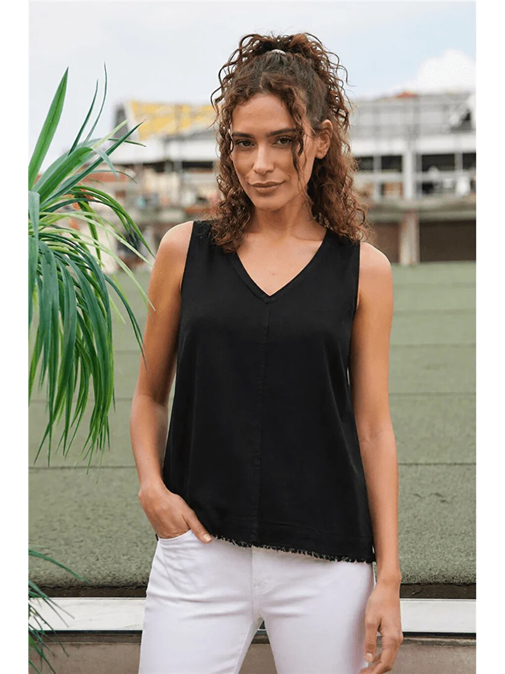 Siyah Rahat Kalıp V Yaka Basic Bluz 26Y0530K1