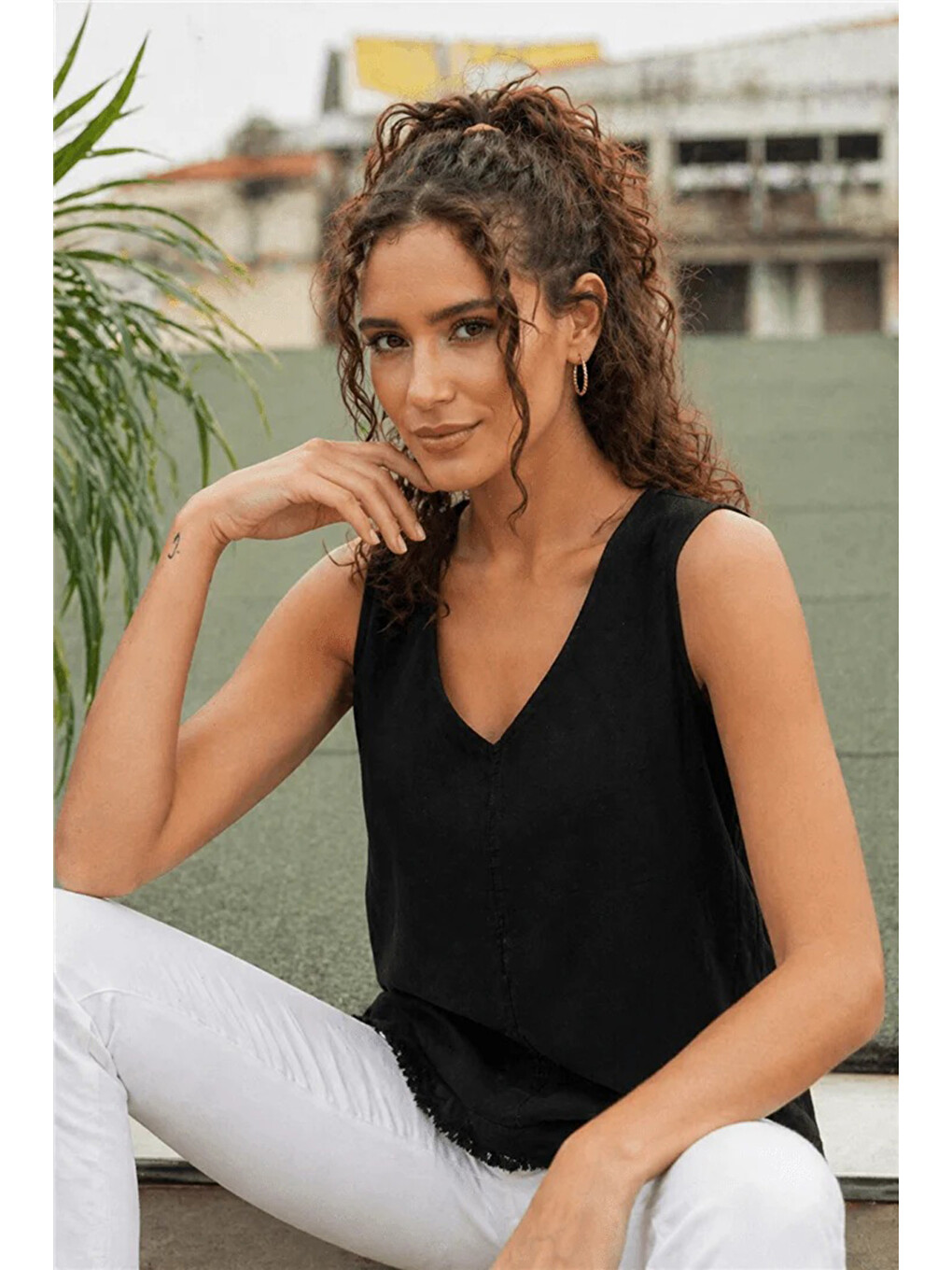 Siyah Rahat Kalıp V Yaka Basic Bluz 26Y0530K1-2