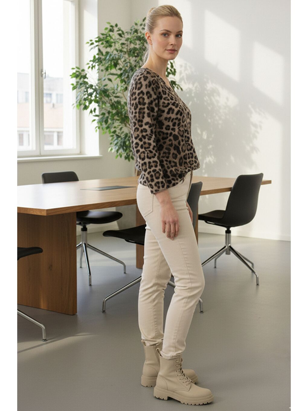 İtalyan Koyu Bej V Yaka Uzun Kol Leopar Desenli İnce Casual Oversize Triko Bluz 64 54-2