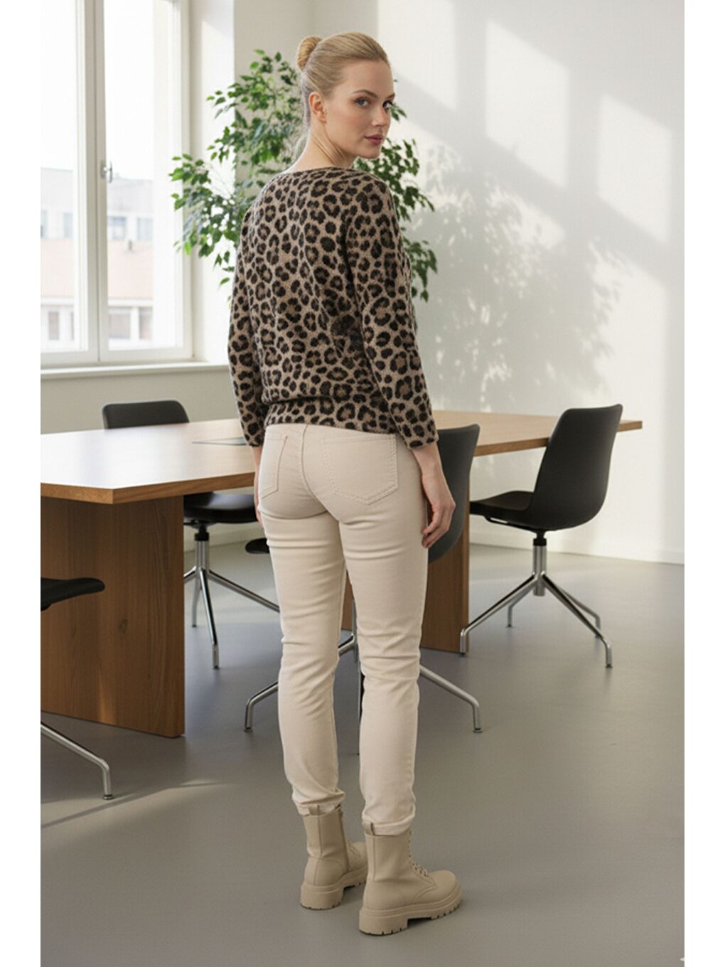 İtalyan Koyu Bej V Yaka Uzun Kol Leopar Desenli İnce Casual Oversize Triko Bluz 64 54-3