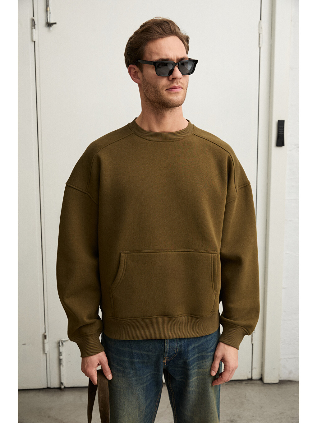 Coyotes Erkek Bisiklet Yaka Kangru Cepli Organik Pamuk Regular Fit Koyu Haki Sweatshirt-1