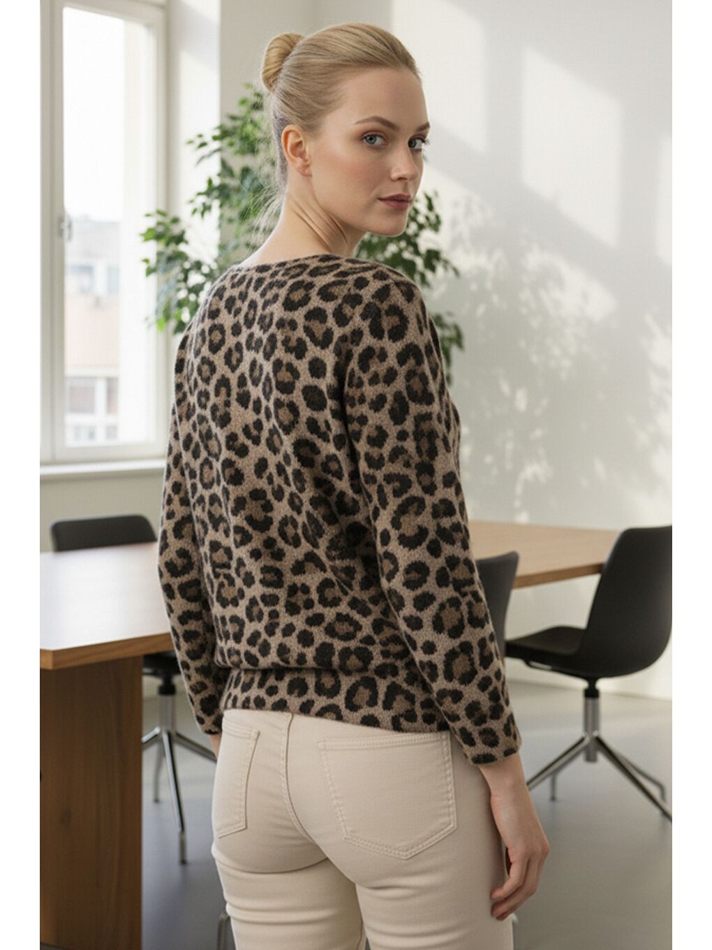 İtalyan Koyu Bej V Yaka Uzun Kol Leopar Desenli İnce Casual Oversize Triko Bluz 64 54-4