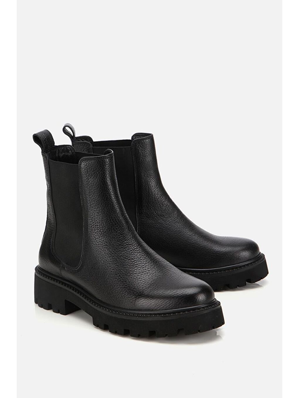 Kadın Deri Siyah Lastik Detaylı Kalın Tabanlı Düz Bot-1