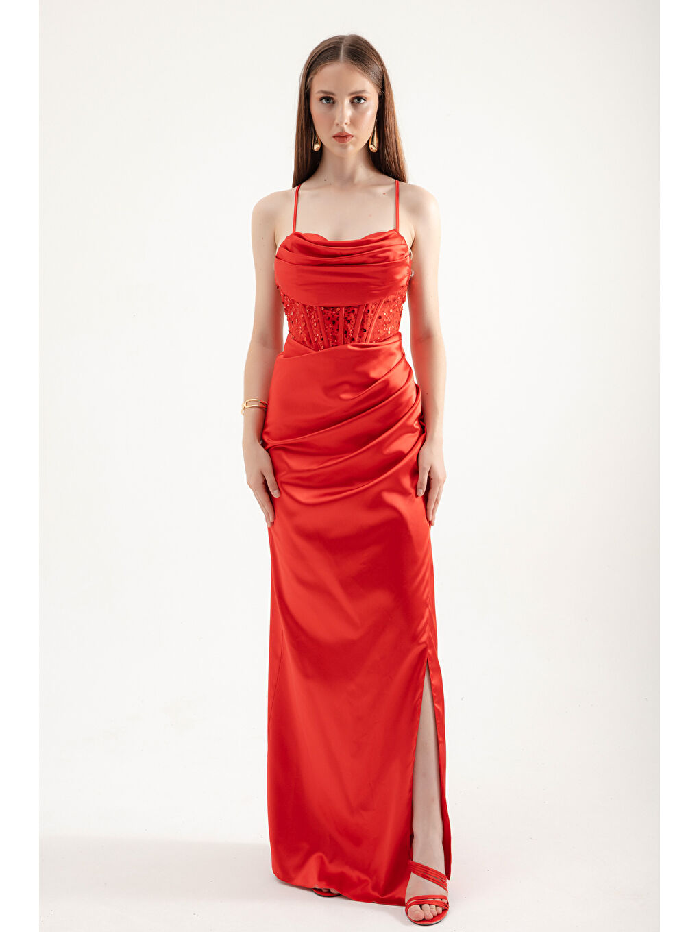 Kadın Kırmızı İnce Askılı Drape Detaylı Uzun Abiye Elbise-3