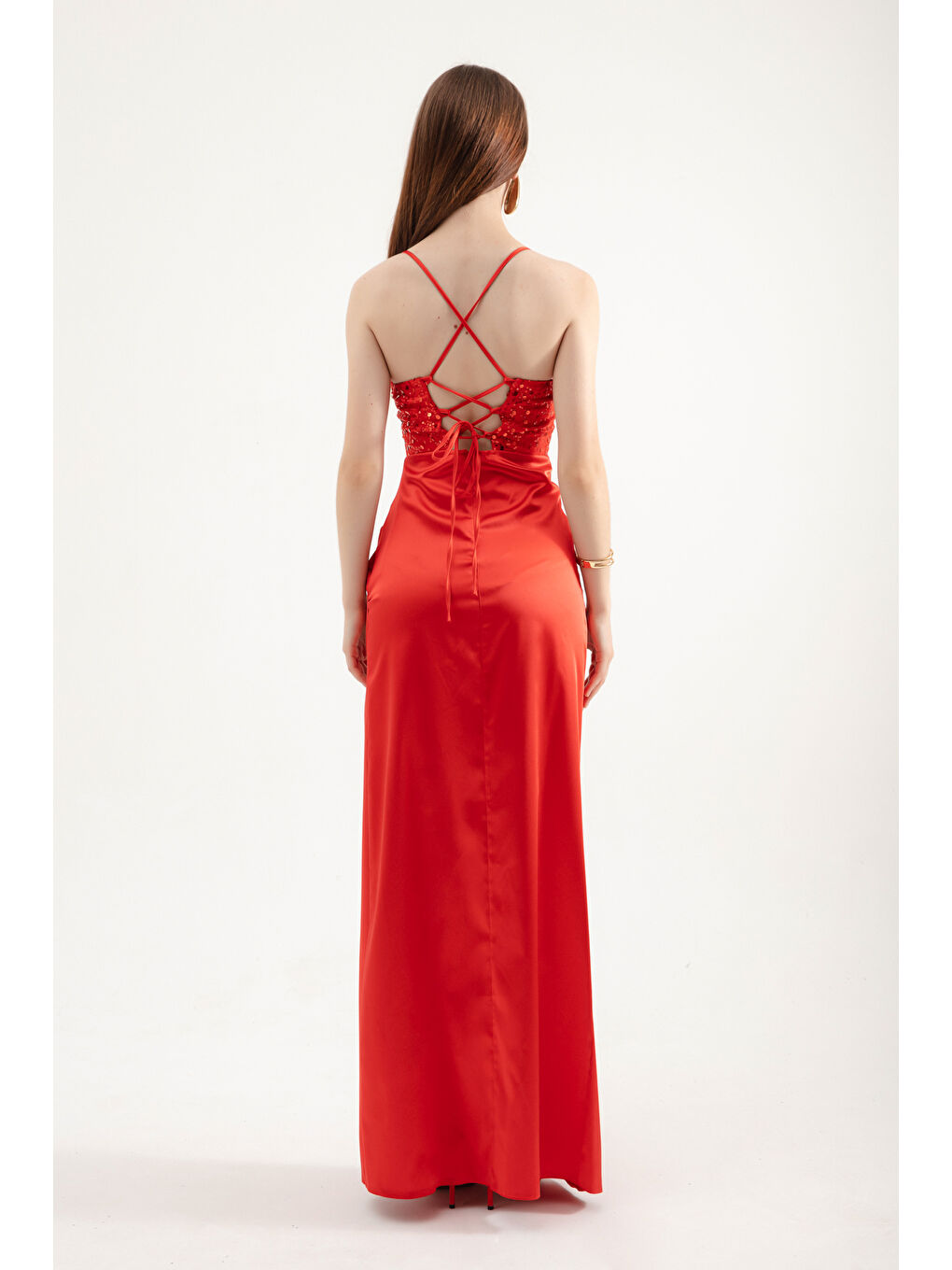 Kadın Kırmızı İnce Askılı Drape Detaylı Uzun Abiye Elbise-4