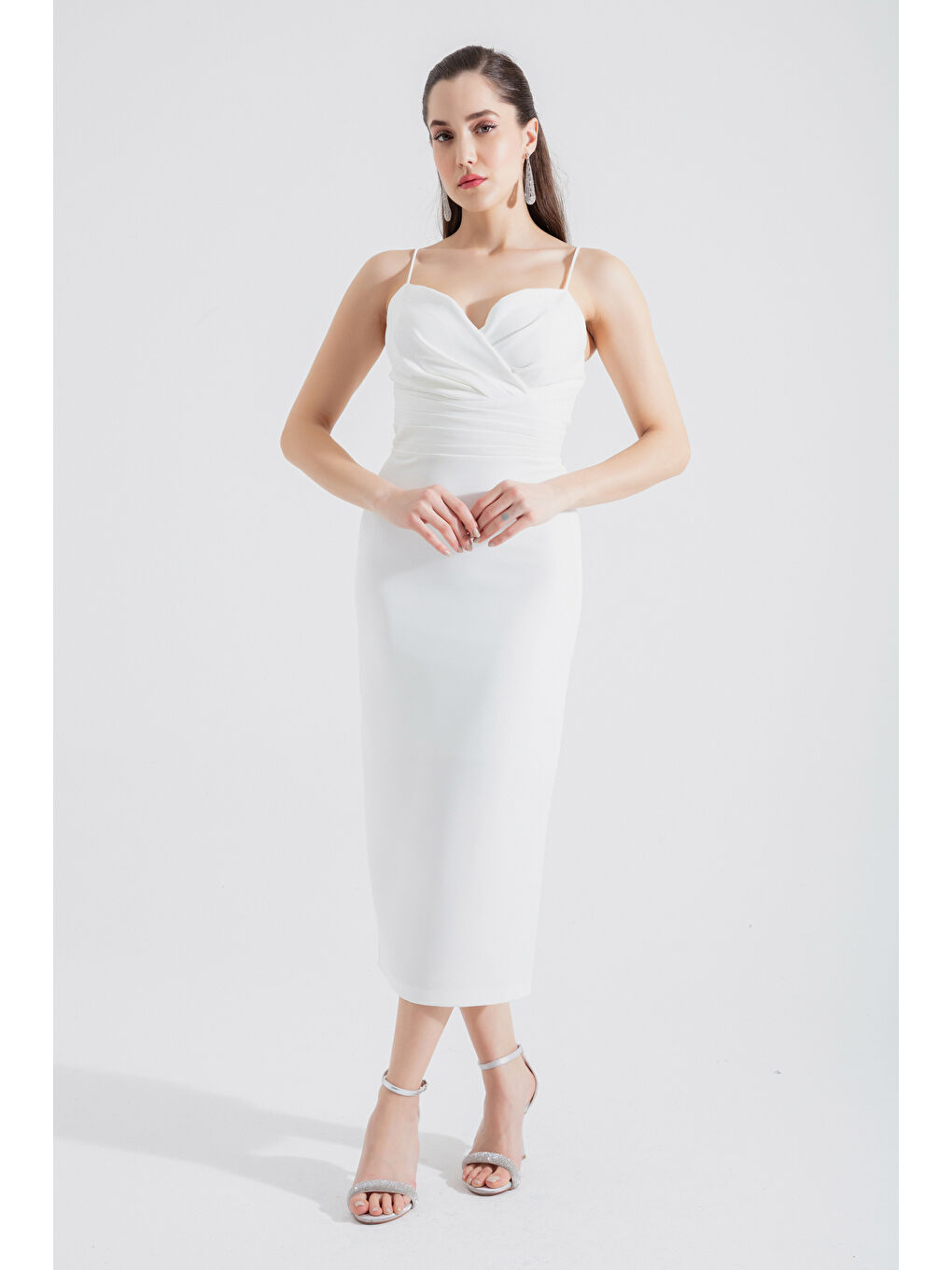 Kadın Beyaz İnce Askılı Kruvaze Yaka Midi Abiye Elbise-1