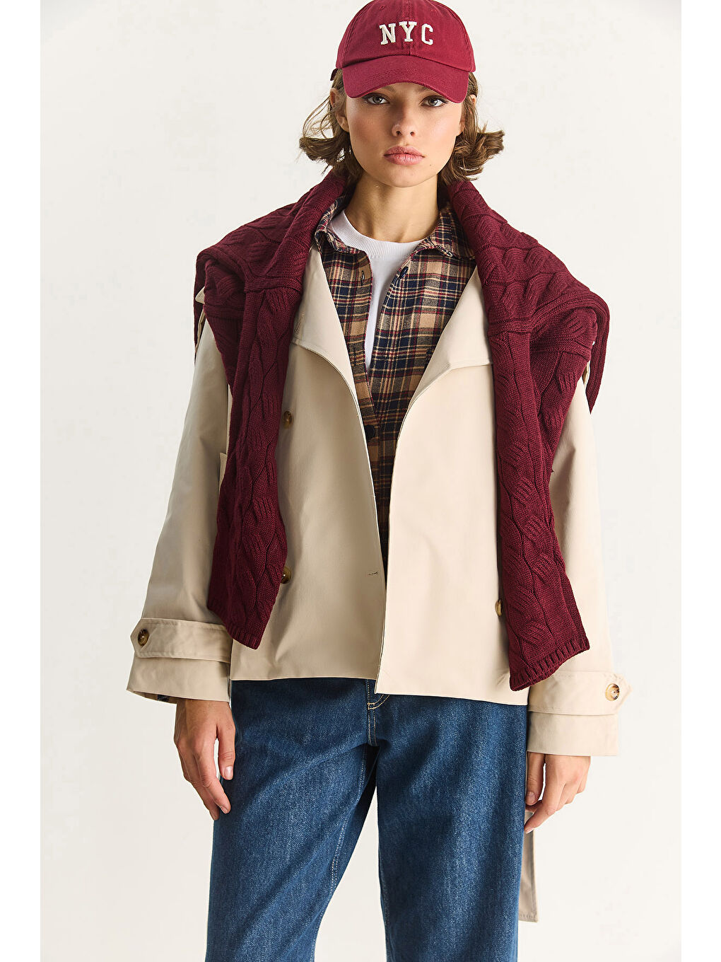 Bej Kadın Dik Yaka Kuşak Detaylı Astarlı Oversize Kısa Trençkot --1