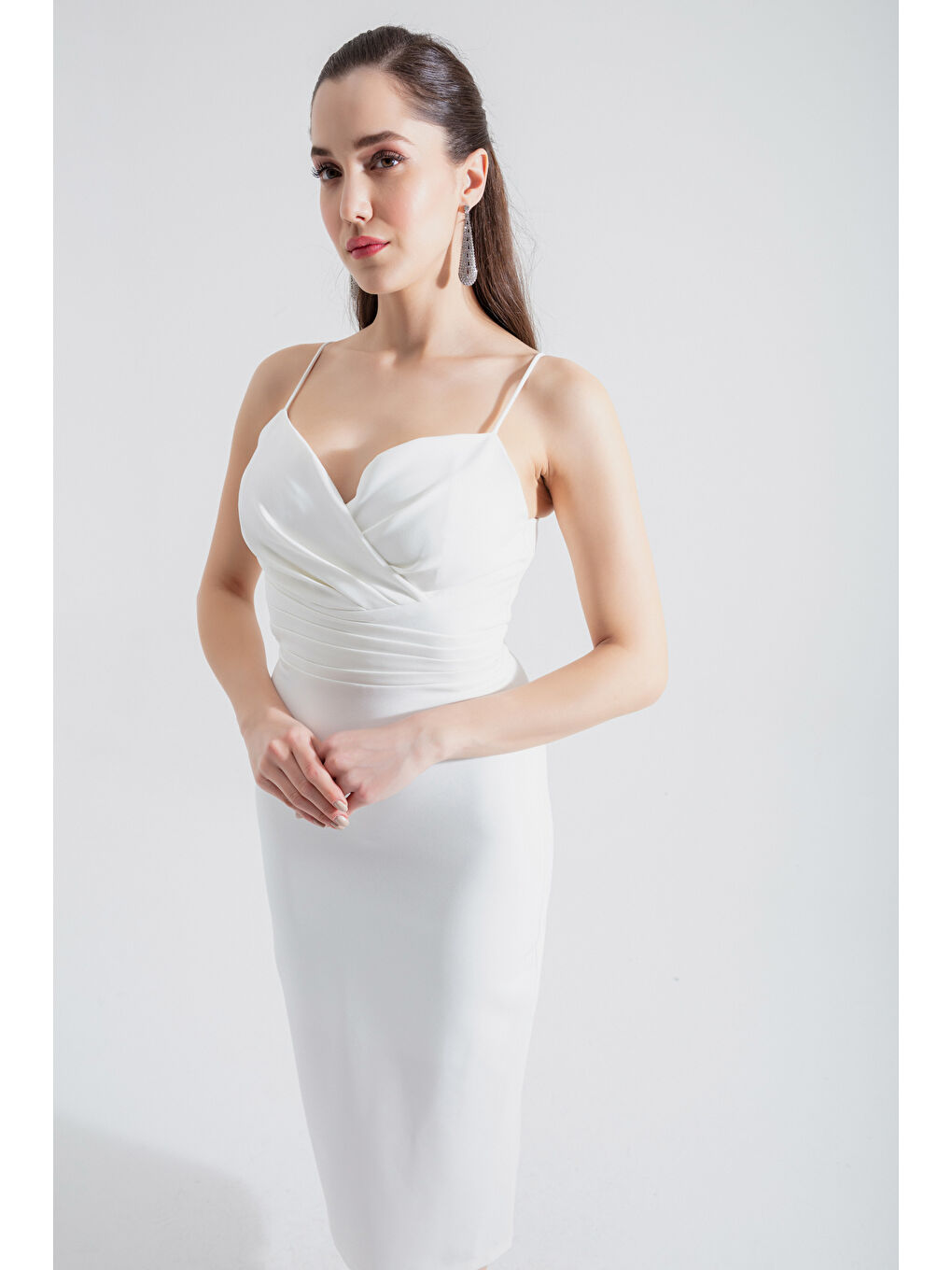 Kadın Beyaz İnce Askılı Kruvaze Yaka Midi Abiye Elbise-2