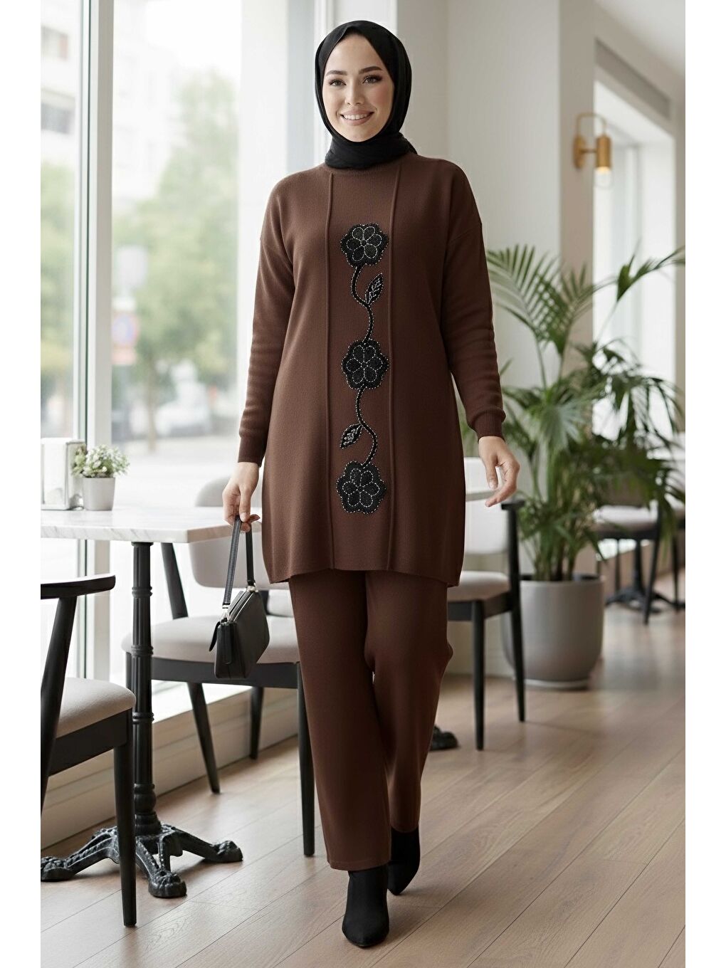 Kahverengi Çiçek Pul Detaylı Triko İkili Takım Kahve - 28126-KAHVE-1