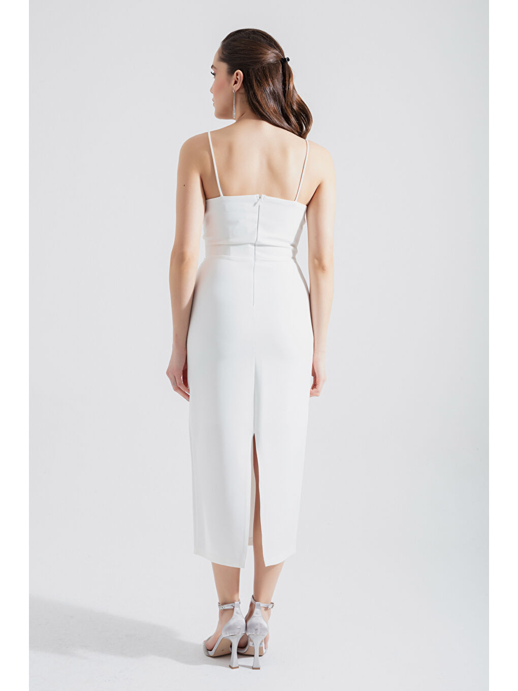Kadın Beyaz İnce Askılı Kruvaze Yaka Midi Abiye Elbise-4