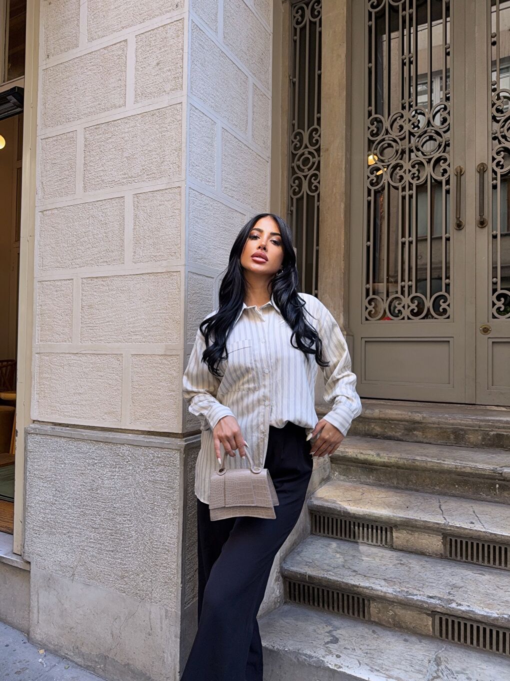 Ekru Çizgili Tek Cep Detay Gömlek-4