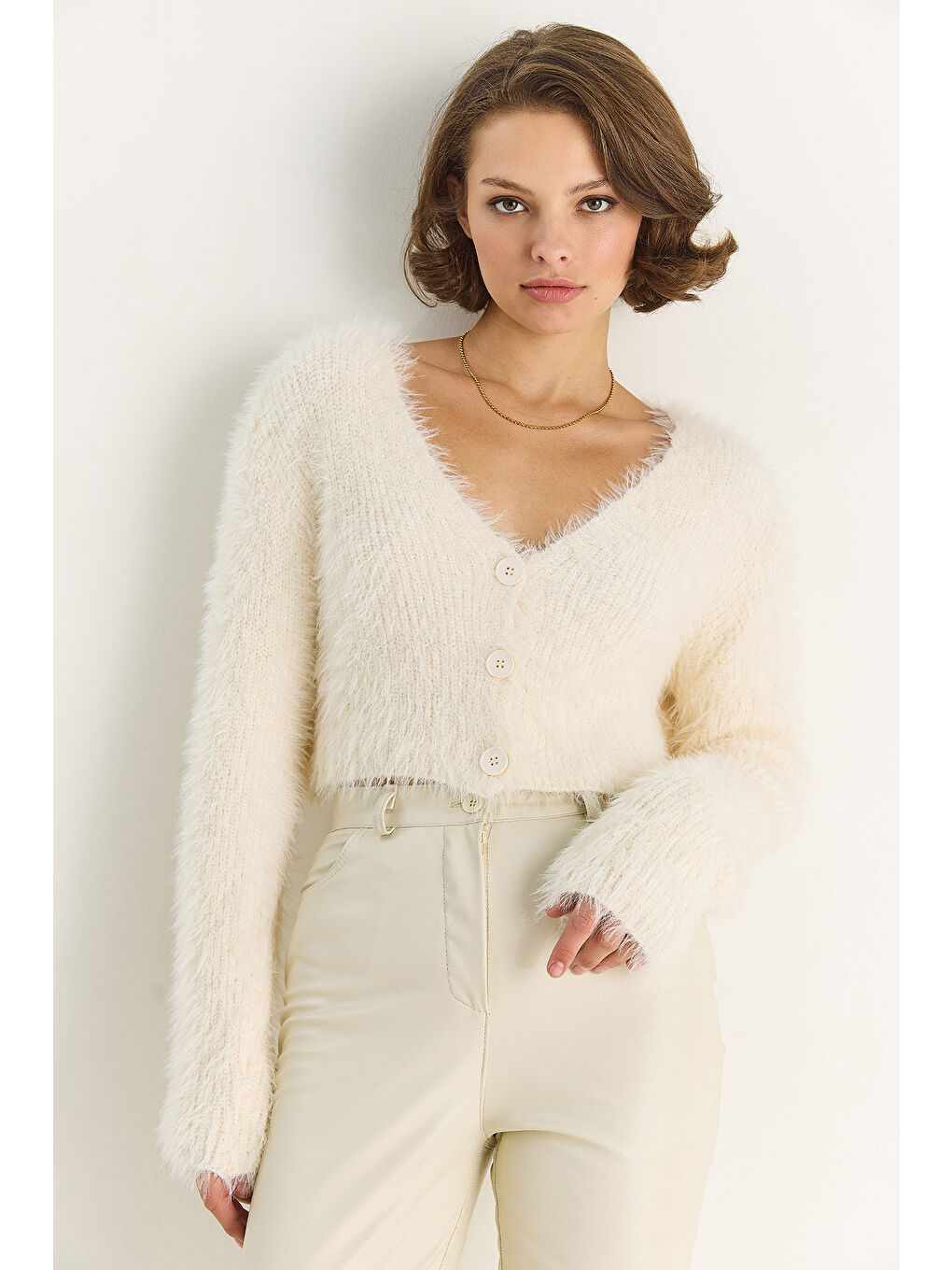 Ekru Kadın V Yaka Düğmeli Yumoş Sakallı Triko Hırka-3