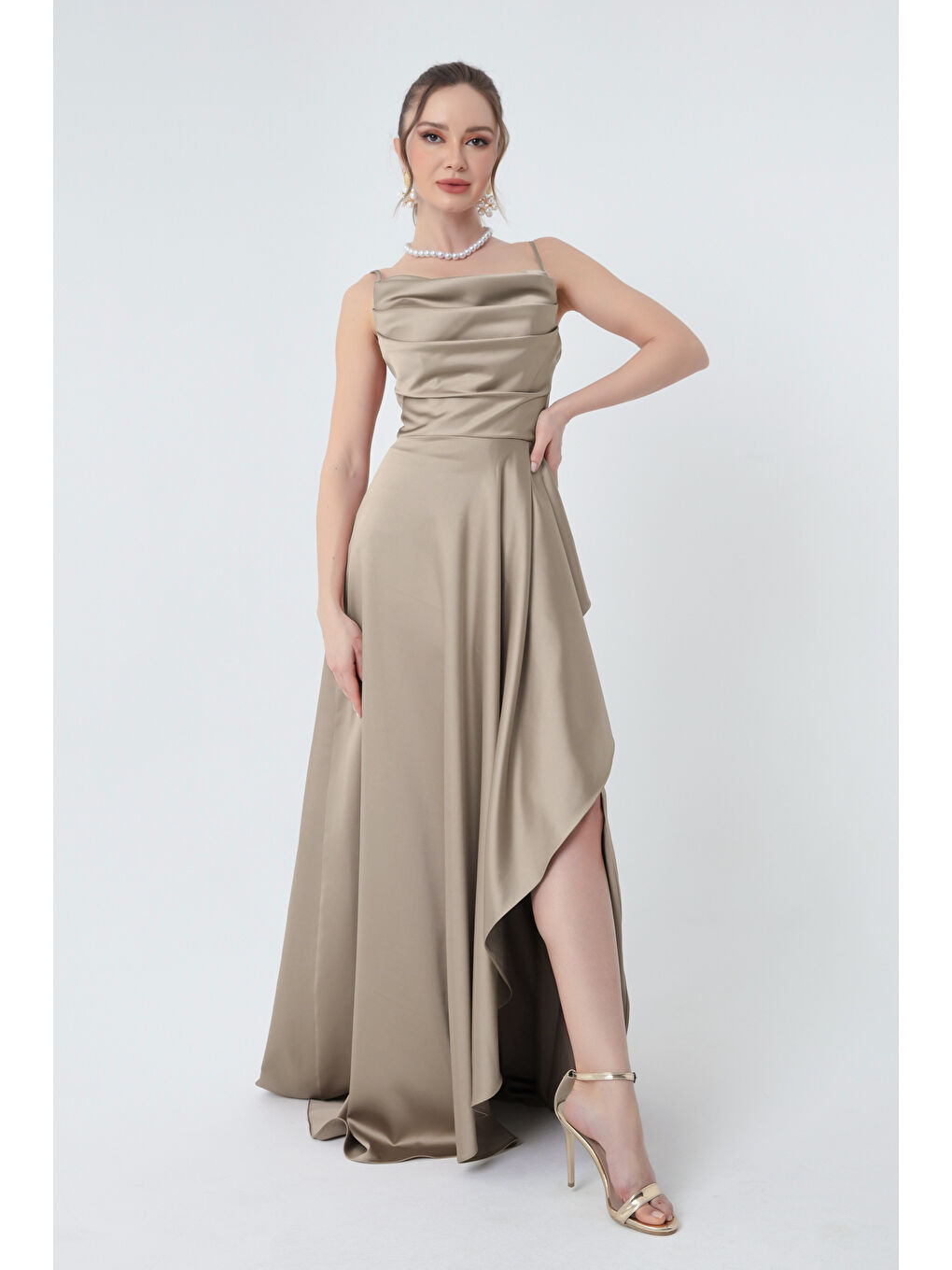 Bej Kadın Vizon Volanlı Yırtmaçlı Saten Abiye & Mezuniyet Elbisesi