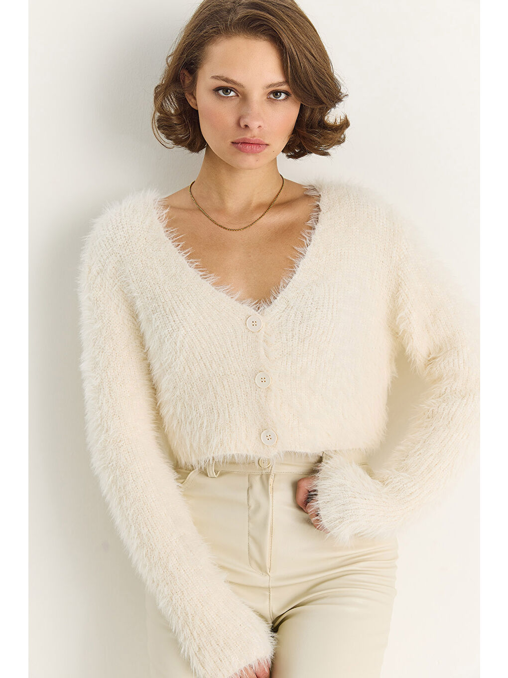 Ekru Kadın V Yaka Düğmeli Yumoş Sakallı Triko Hırka-4