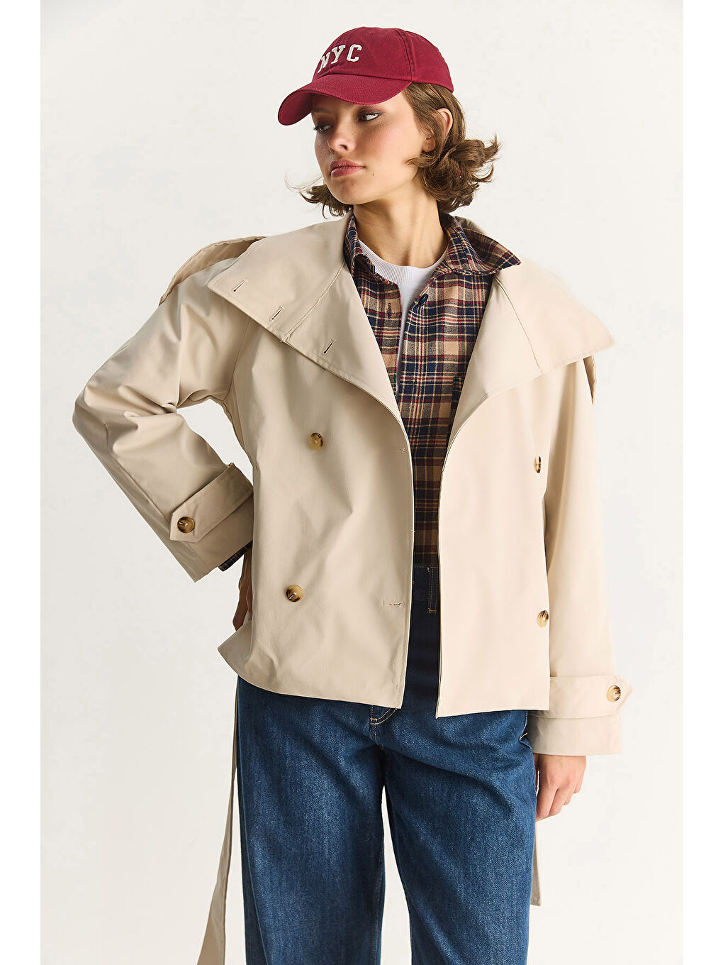 Bej Kadın Dik Yaka Kuşak Detaylı Astarlı Oversize Kısa Trençkot --3