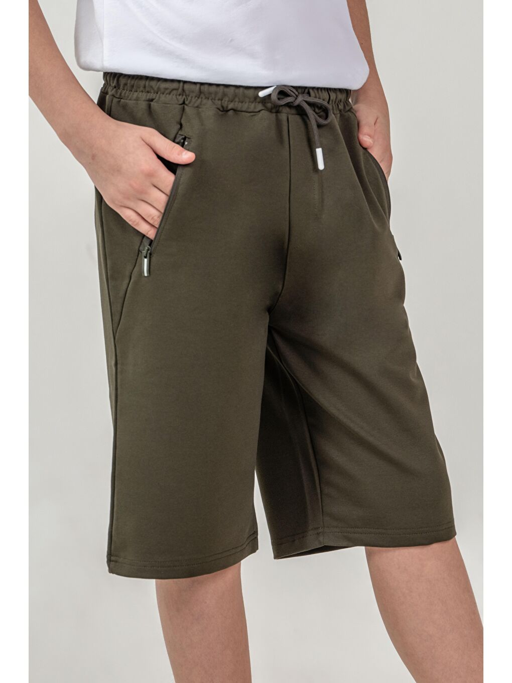 Haki Sport Baskılı Cepler Fermuarlı Erkek Çocuk Şort-1