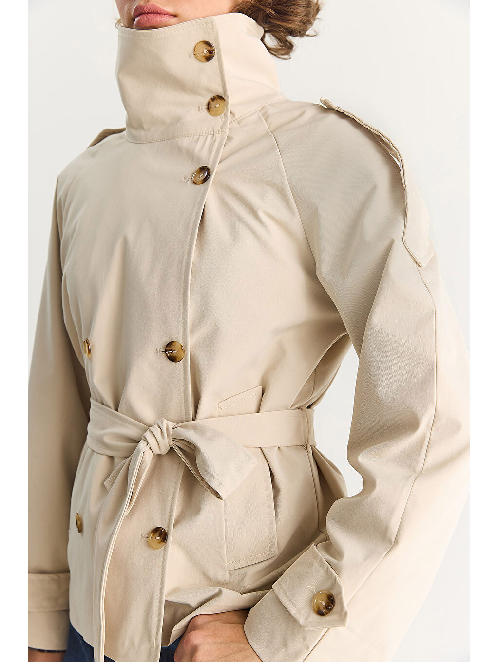 Bej Kadın Dik Yaka Kuşak Detaylı Astarlı Oversize Kısa Trençkot --6