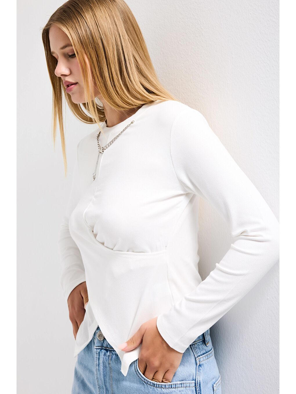 Kadın Beyaz Renk w5 Asimetrik Kesim Kolye Aksesuarlı Özel Tasarım Body-3