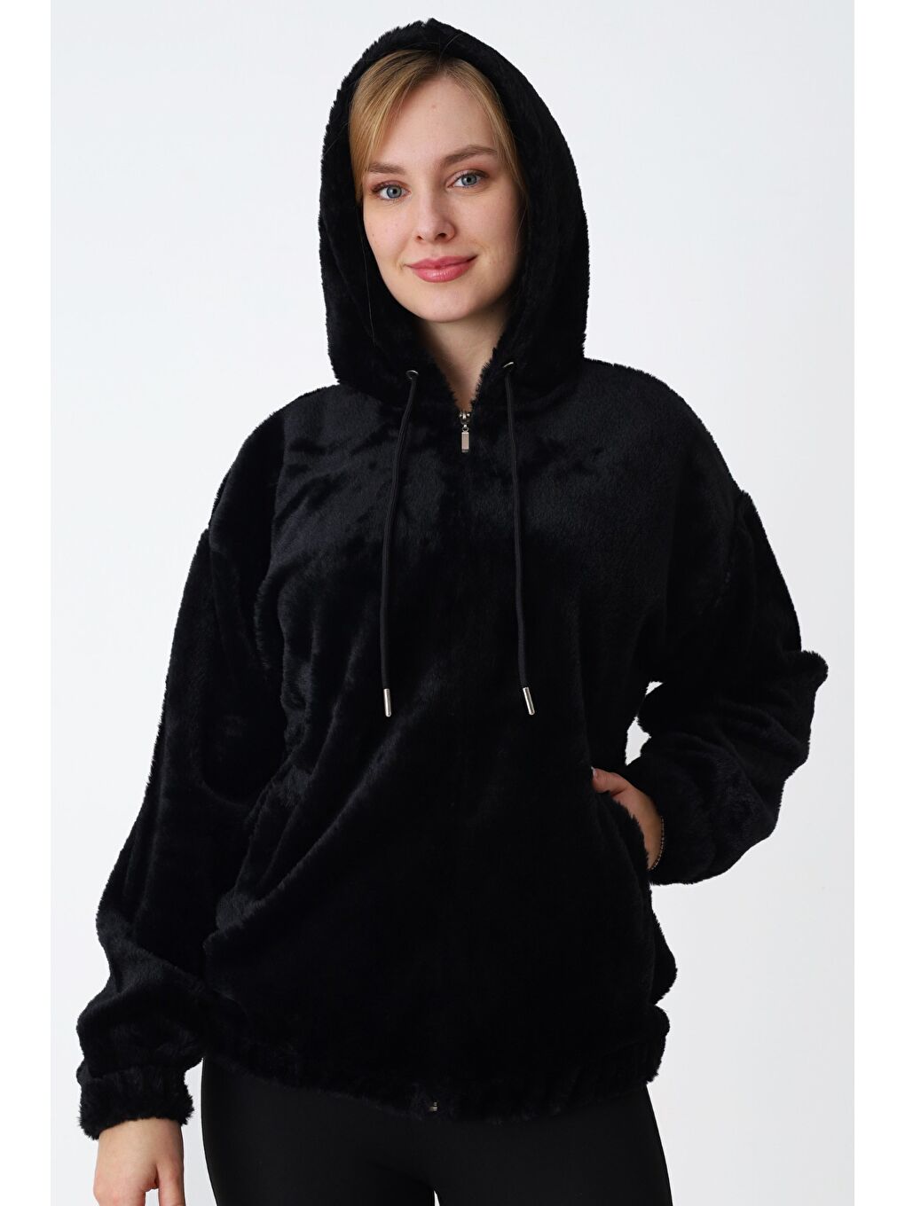 Siyah Kapüşonlu Fermuarlı Cepli Pelüş Uzun Kollu Kadın Hırka