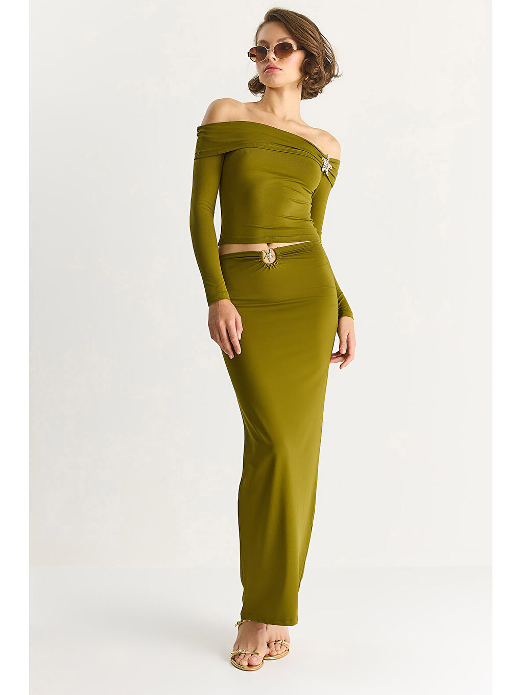 Yeşil Kadın Aksesuar Detaylı Degaje Yaka Bluz Uzun Etek Elastanlı Saran Takım