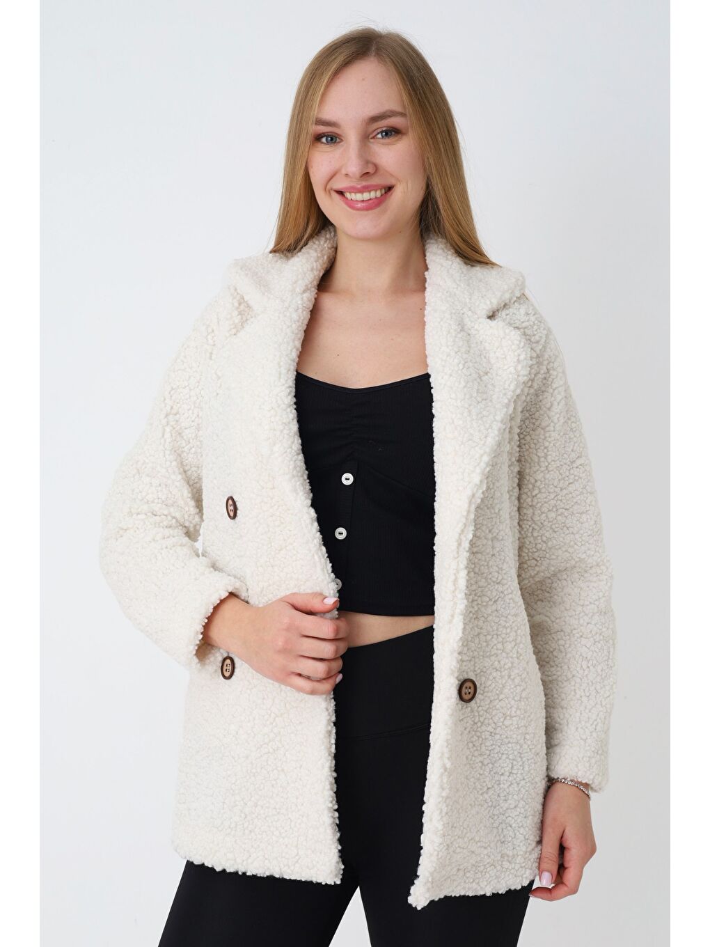 Beyaz Düğmeli Cepli Uzun Kollu Devrik Yaka Pelüş Kadın Hırka-1