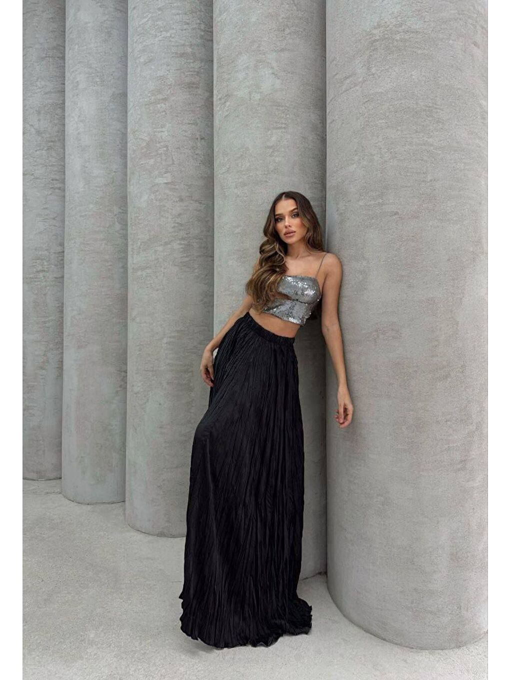 Saten Kumaş Piliseli Etek Siyah-1