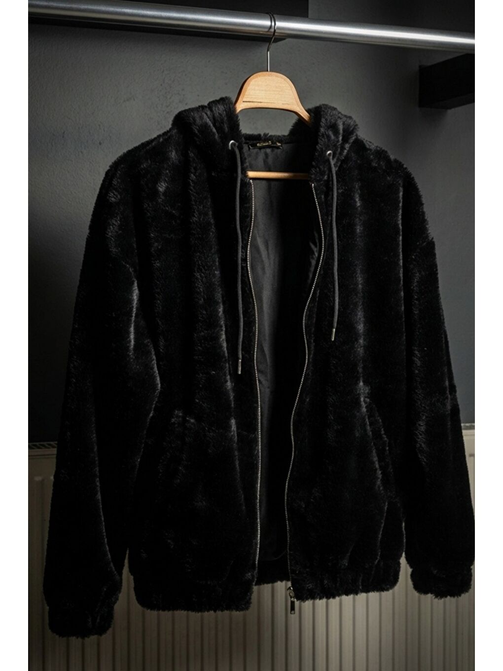 Siyah Kapüşonlu Fermuarlı Cepli Pelüş Uzun Kollu Kadın Hırka-2