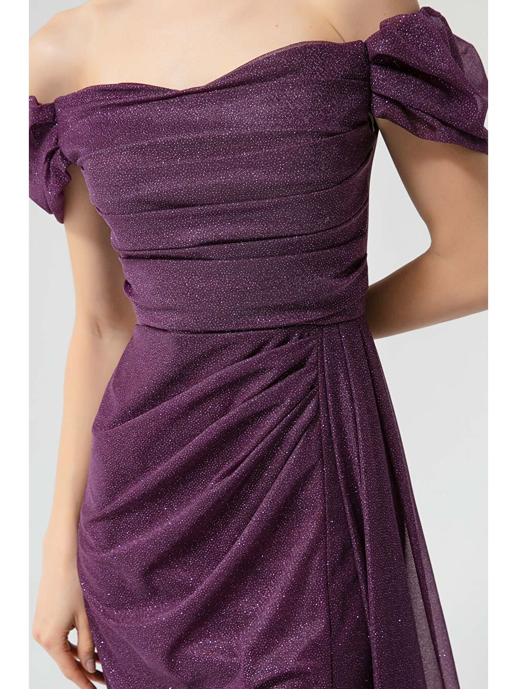 Kadın Mürdüm Kayık Yaka Drapeli Yırtmaçlı Uzun Simli Abiye Elbise-3