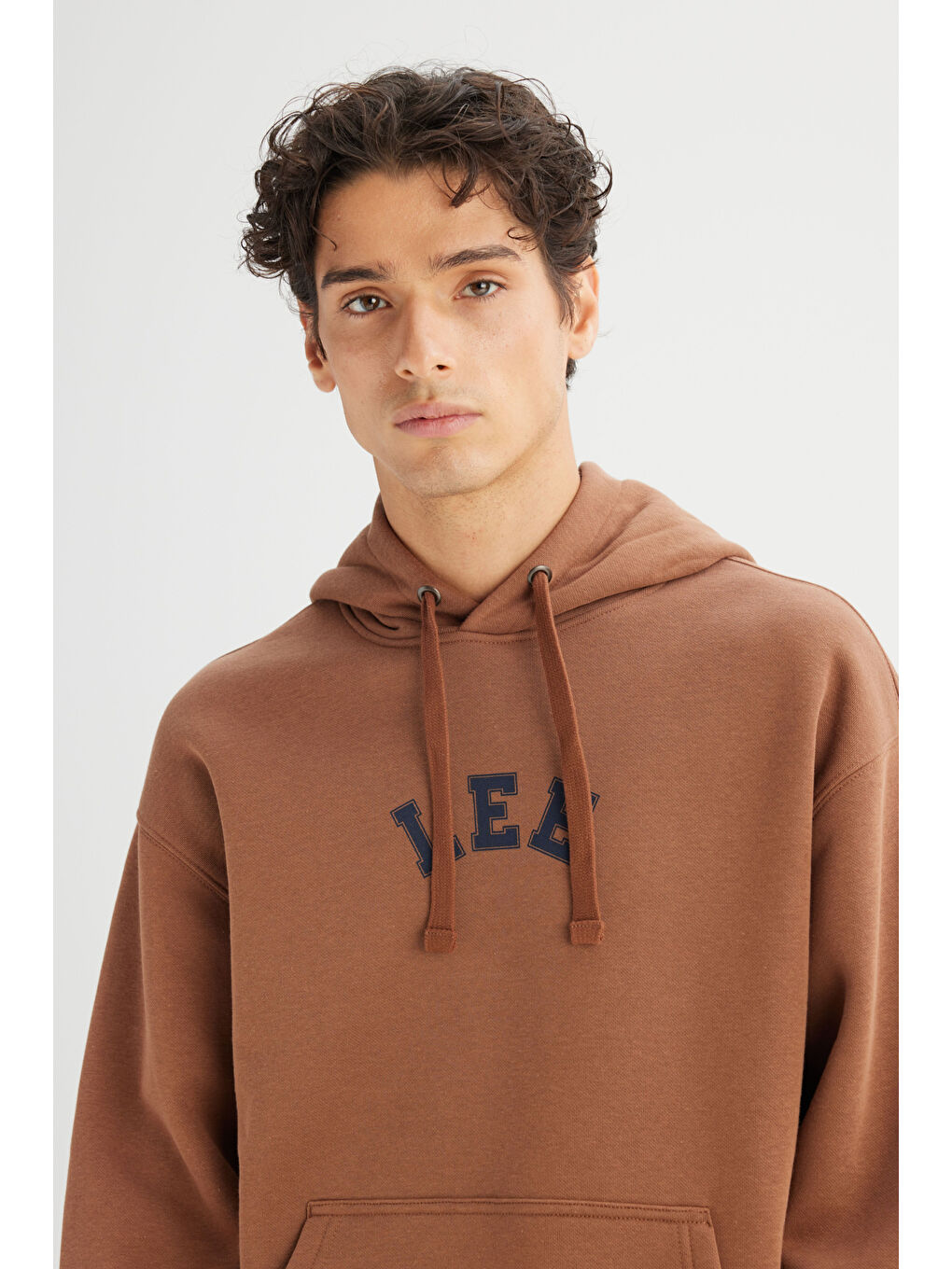 Kahverengi Pamuklu Regular Fit Normal Kesim Kapüşonlu İçi Polarlı Sweatshirt-3