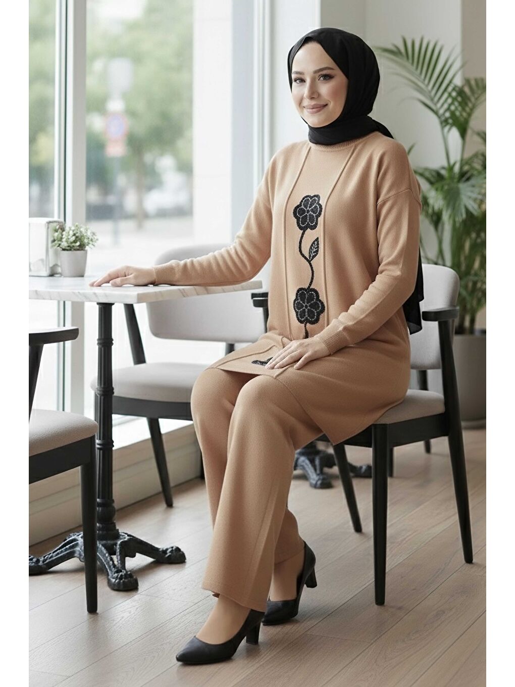 Bej Çiçek Pul Detaylı Triko İkili Takım Vizon - 28126-VIZON